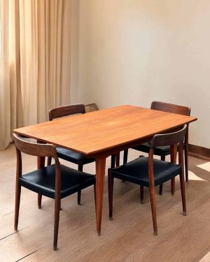 Table repas design scandinave