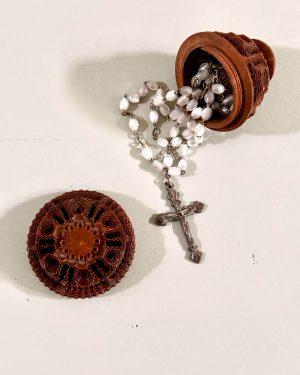 Boite à chapelet XIXème en corozo sculpté