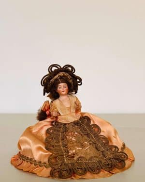 Ancienne poupée mignonnette en biscuit