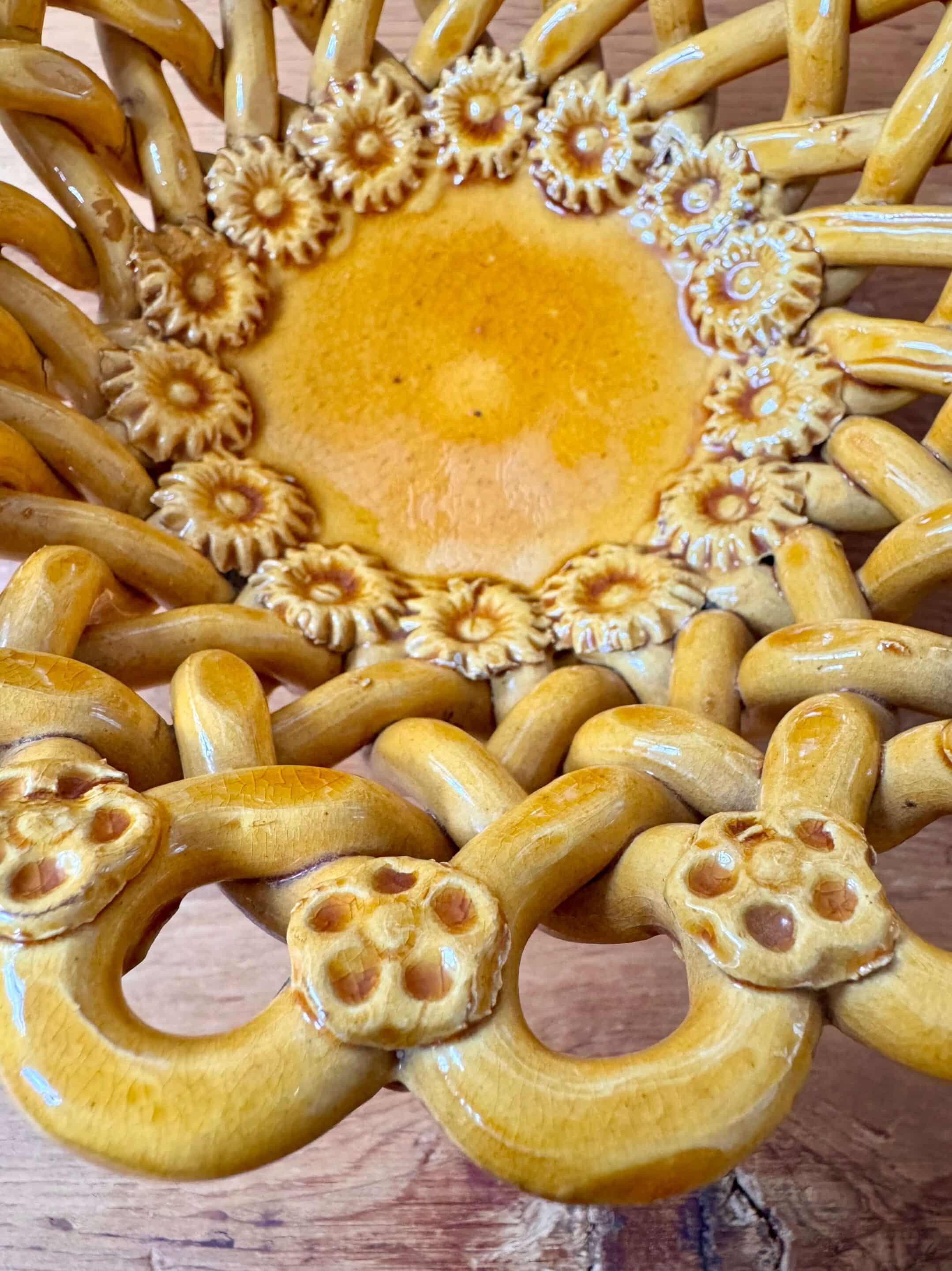 Corbeille tressée sur pied, Maison Pichon Uzès