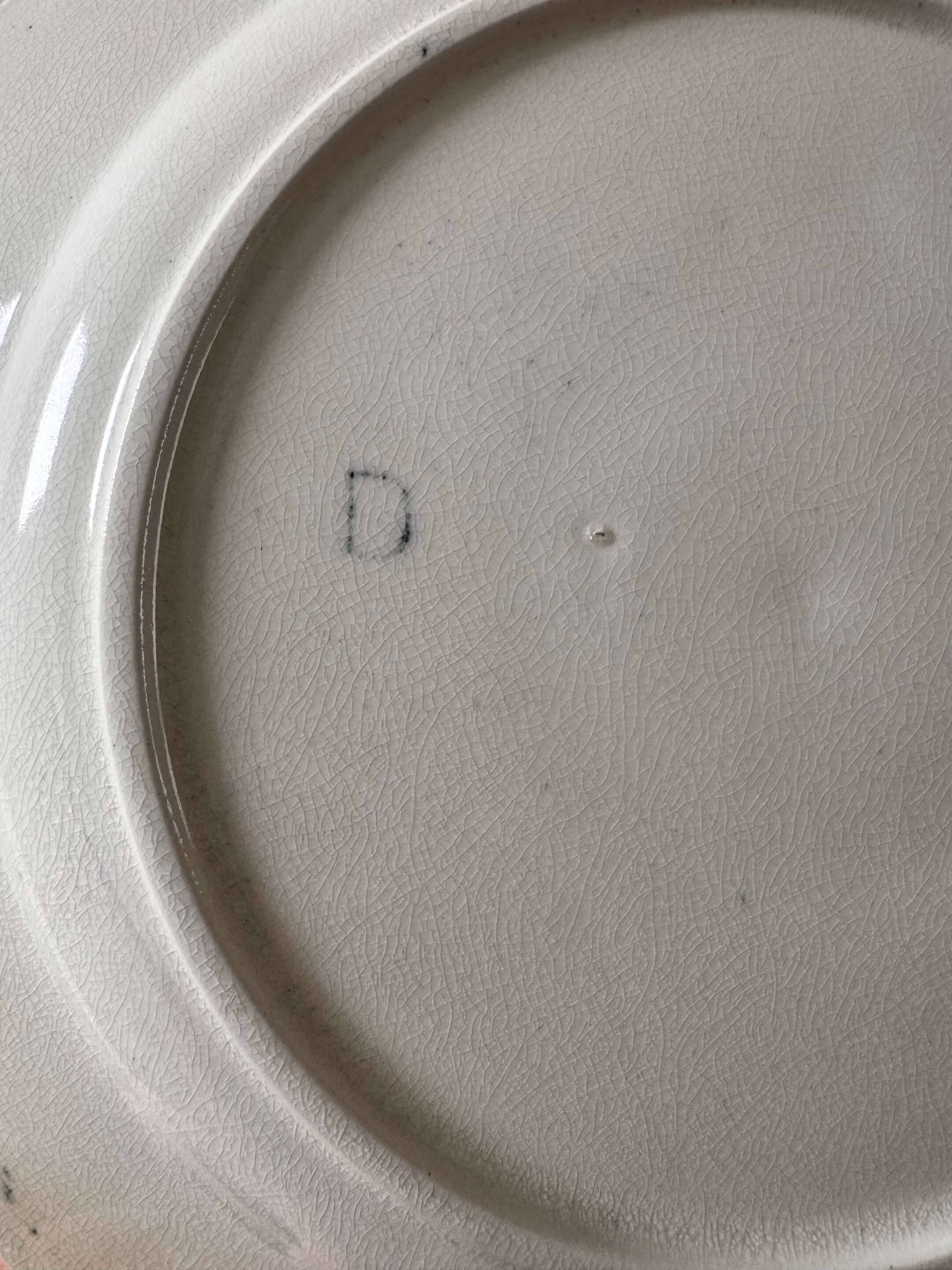 15 assiettes Terre de Fer Digoin, modèle "Favori"