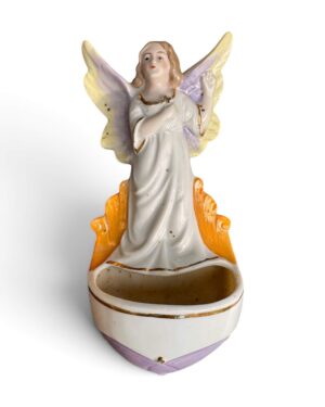 Ancien bénitier en porcelaine