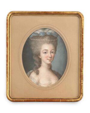 Ecole Française, portrait de femme en bleu pastel