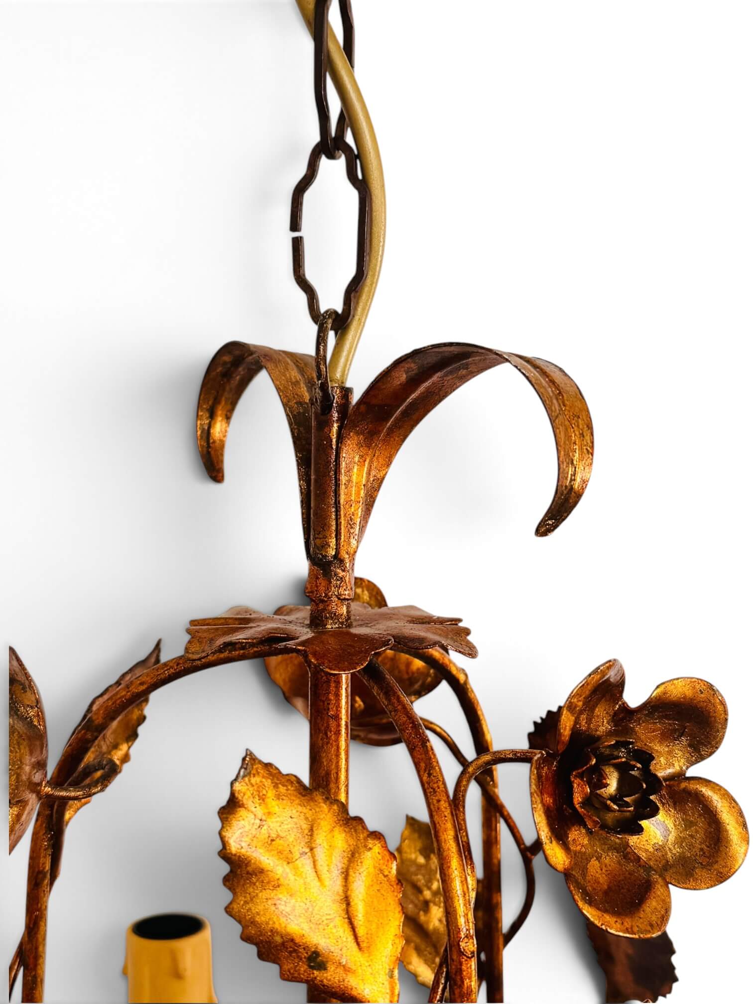 Ancien lustre en métal doré