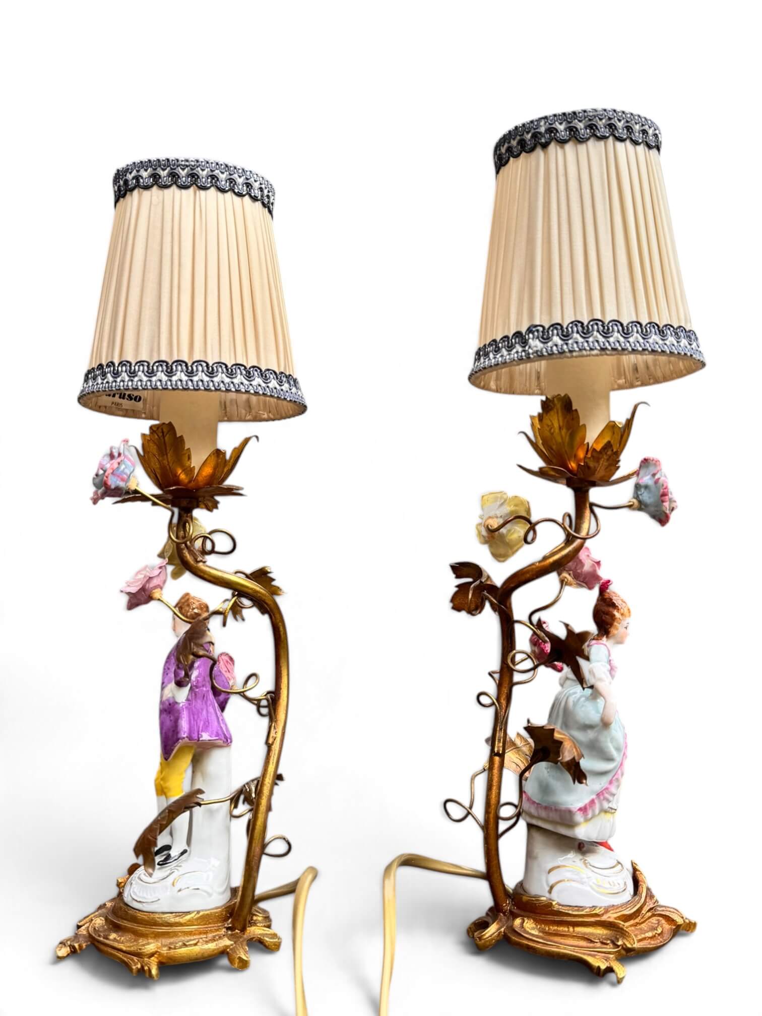 Paire de lampes de chevet en porcelaine et laiton doré