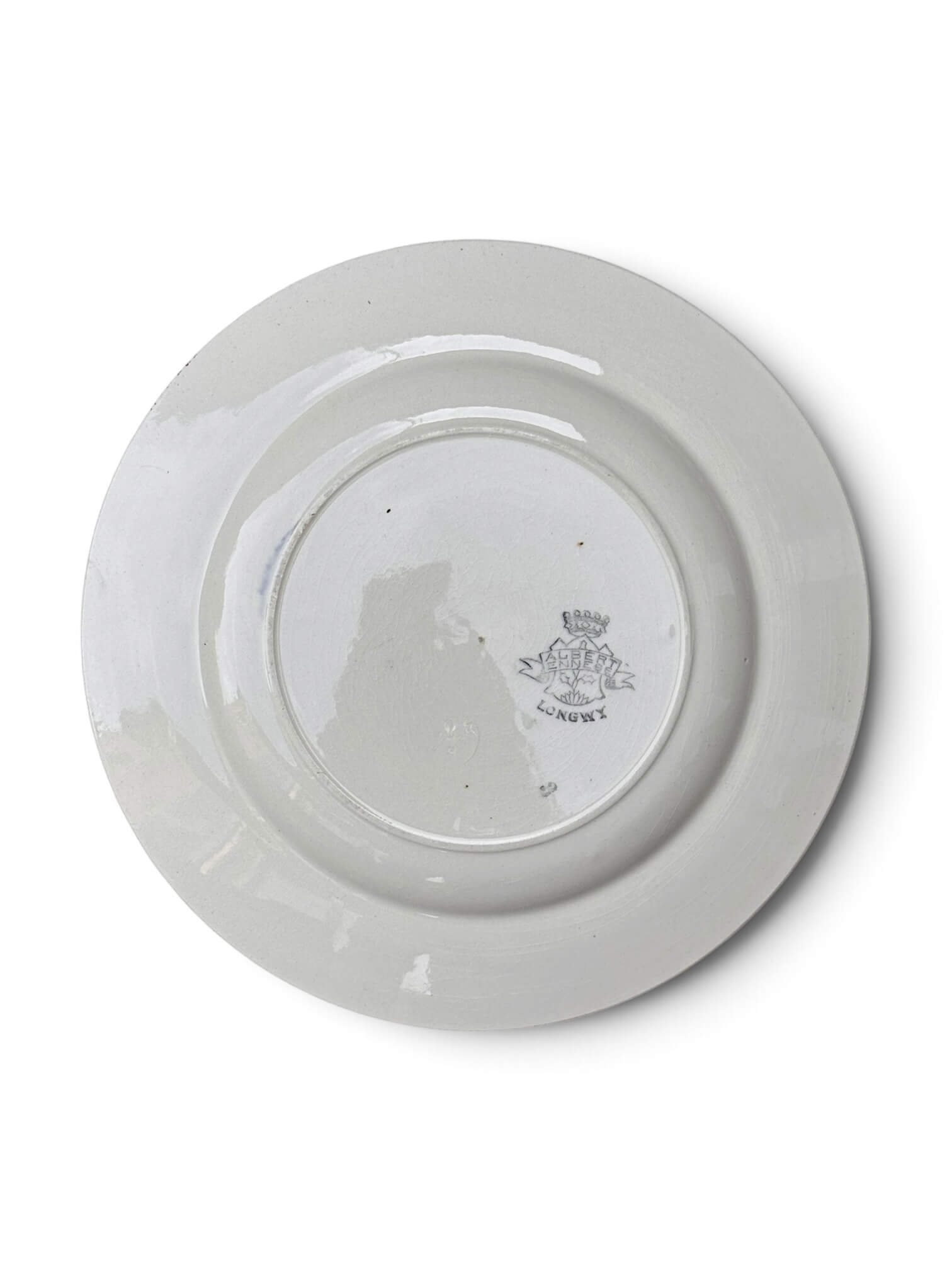 12 assiettes 1900 en faïence de Longwy