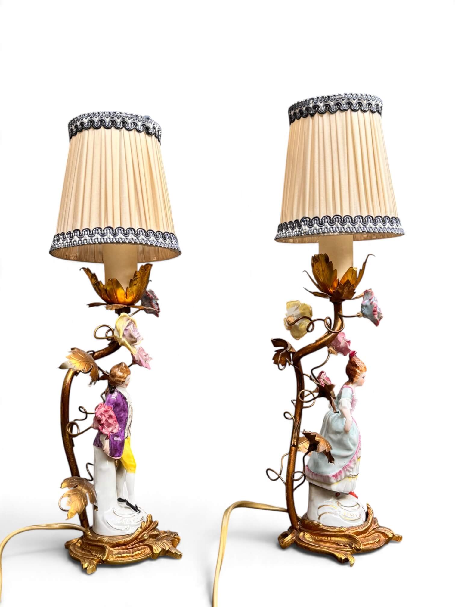 Paire de lampes de chevet en porcelaine et laiton doré