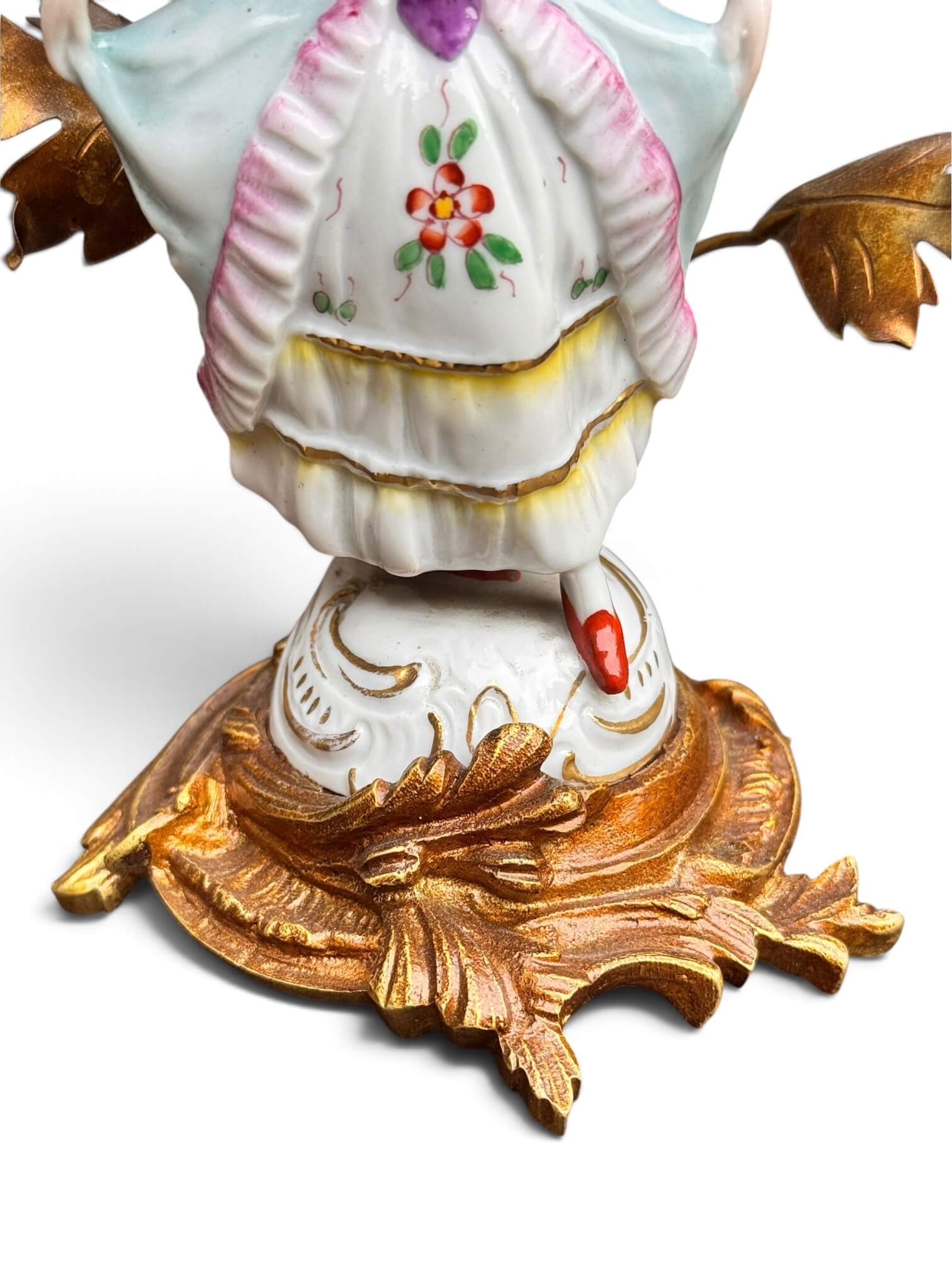 Paire de lampes de chevet en porcelaine et laiton doré