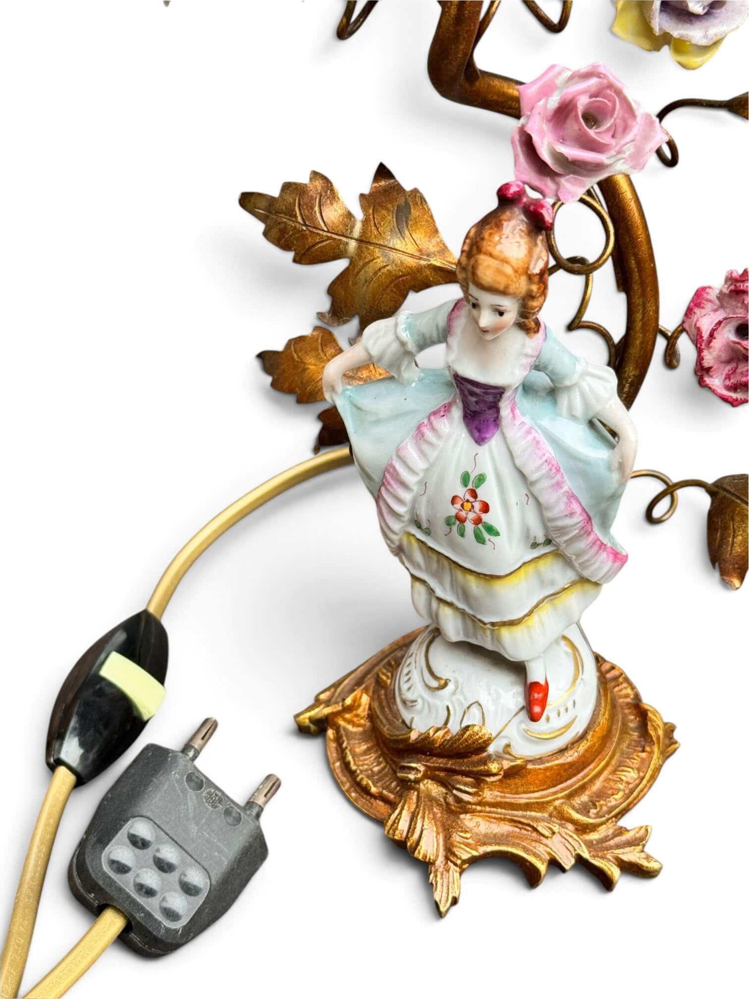 Paire de lampes de chevet en porcelaine et laiton doré