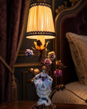 Paire de lampes de chevet en porcelaine et laiton doré