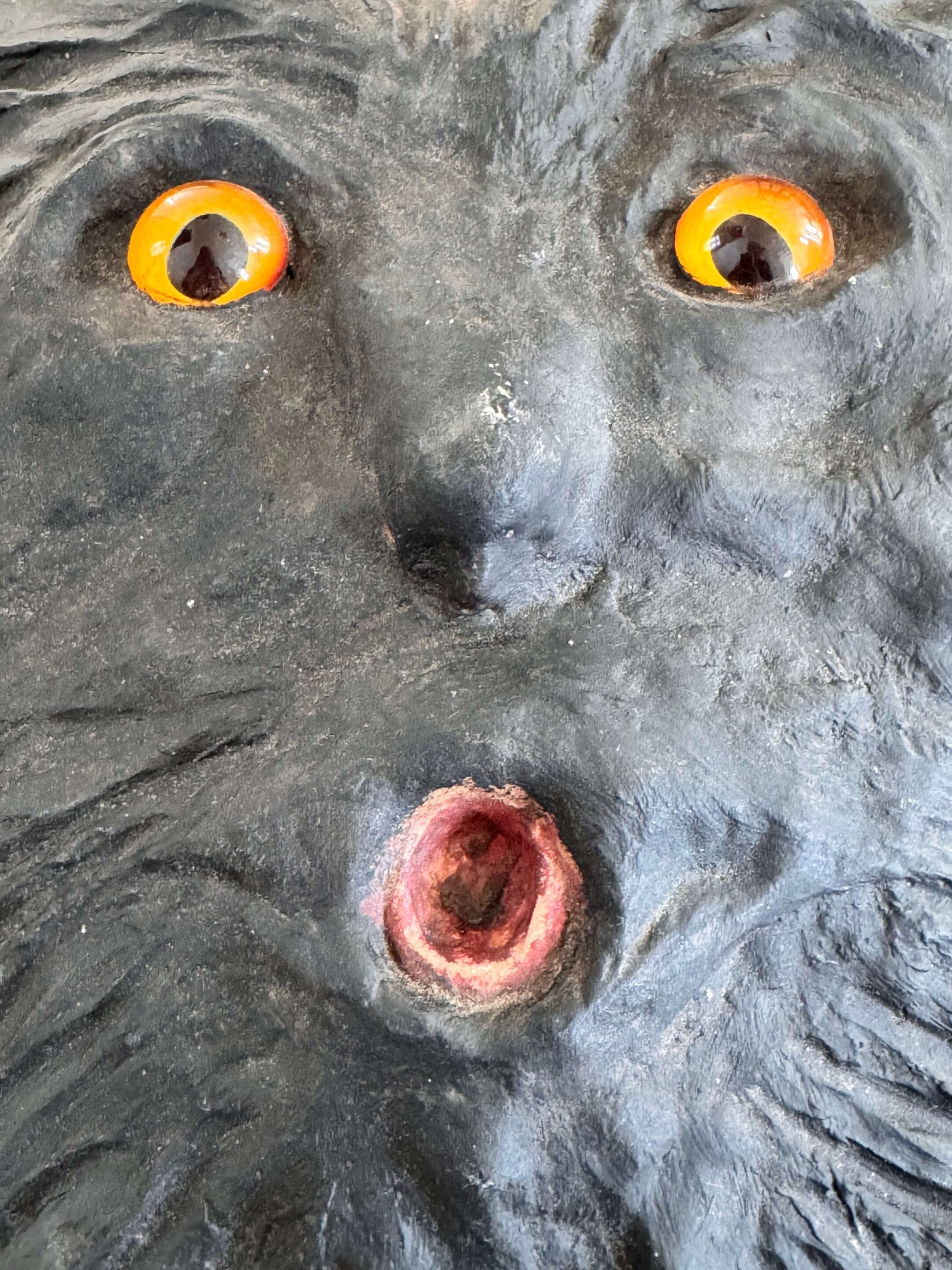 Le Chat Noir, sculpture en relief d'après Eugène Grasset